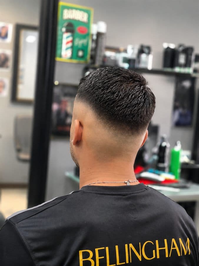 Sfumatura nuca pulita di profilo — FSH Barber Shop Latina